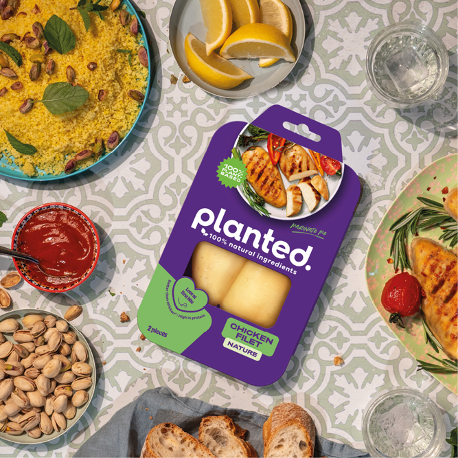 Planted lance son filet de poulet dans le commerce de détail et la gastronomie